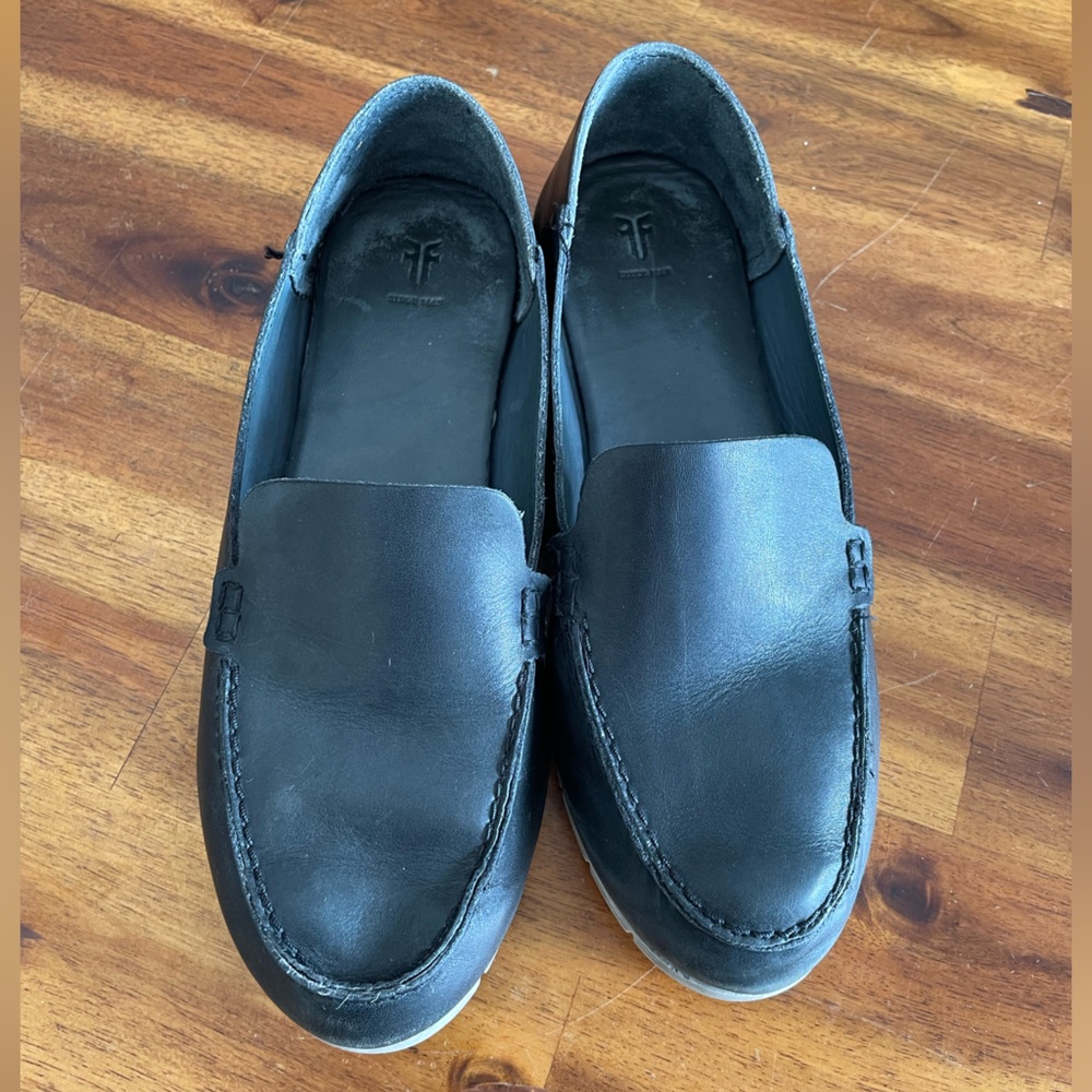 Frye Sedona Venetian leather loafer. Black. Size 7.5